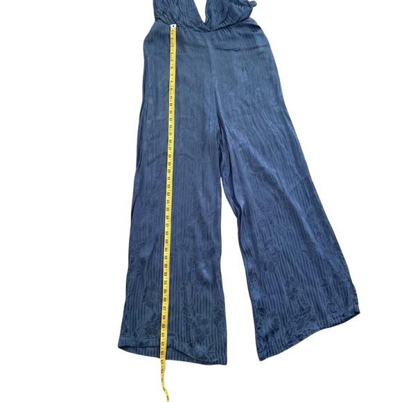 Stunning 70’s style floral open back flow halter jumpsuit size medium - Picture 6 of 11